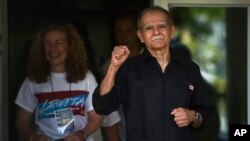 El nacionalista puertorriqueño Oscar Lopez Rivera fue liberado después de 36 años en custodia federal en San Juan, Puerto Rico, el 17 de mayo de 2017.
