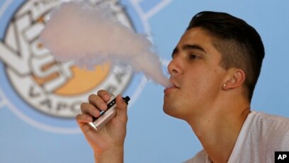 E-Cigarette Sellers Offer Financial Aid to Students E-Cigarette Sellers Offer Financial Aid to Students