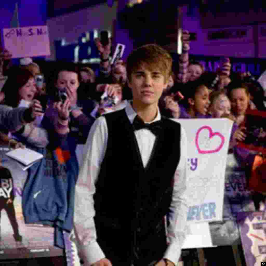 US singer Justin Bieber arrives for the European premiere of his film 'Never Say Never', Wednesday, Feb. 16, 2011, held at the o2 in London. (AP Photo/Joel Ryan)