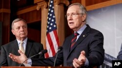 Senate Majority Leader Harry Reid (r) and Senate Majority Whip Richard Durbin, speak with reporters about avoiding a government shutdown, on Capitol Hill, Sept. 12, 2013.