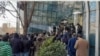 تجمع اعتراضی سهامداران مقابل ساختمان بورس در تهران