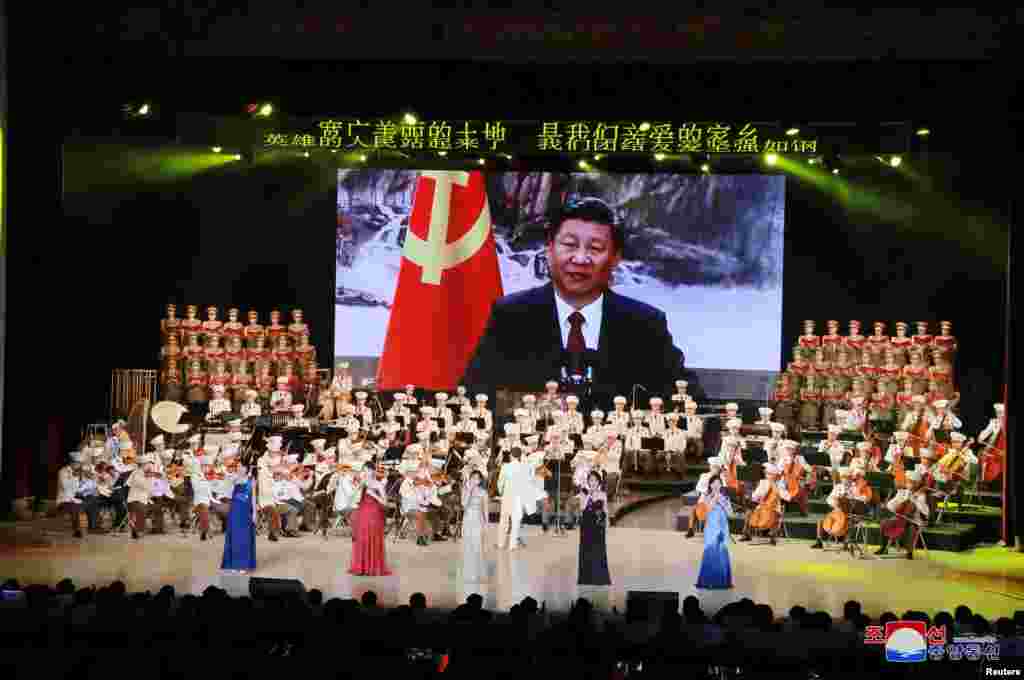 平壤用文艺演出欢迎习近平的特使栗战书（2018年9月）