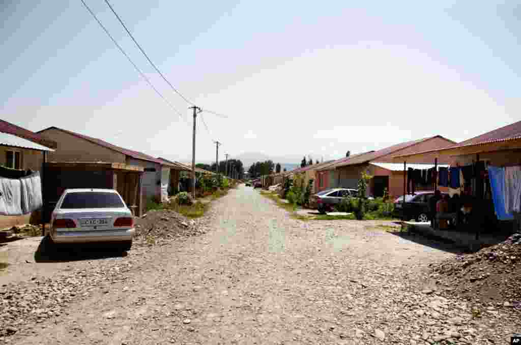 July 27, 2011: A refugee camp in Karaleti, Georgia. (Yuli Weeks for VOA)