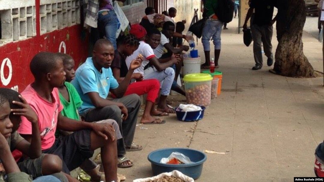 Jovens no emprego informal em Nampula