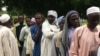 Les réfugiés en attente d'être enrolés à Bongor, au Tchad, le 18 septembre 2017. (VOA/André Kodmadjingar)