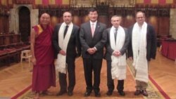 སྲིད་སྐྱོང་མཆོག་སི་པན་གྱི་ཆབ་སྲིད་མི་སྣ་དང་ཐུག་འཕྲད་གནང་བ།