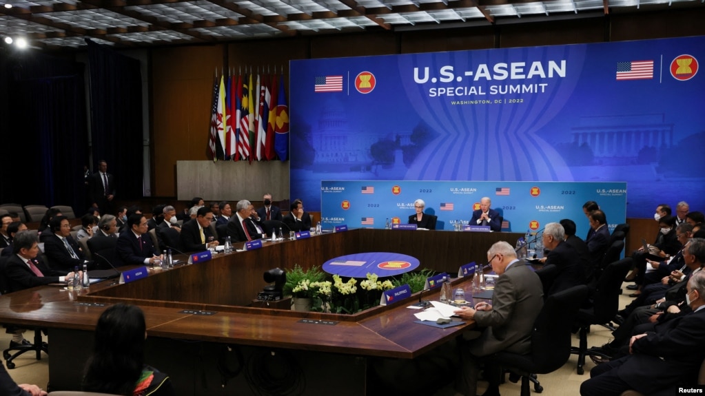 美国总统拜登在华盛顿举行的美国-东盟特别峰会上发表讲话(photo:VOA)