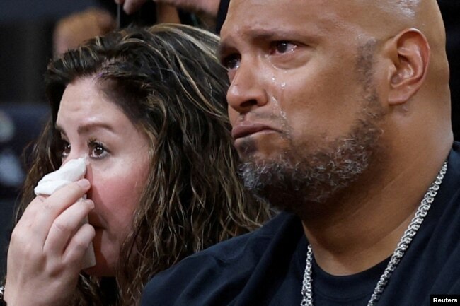 Sandra Garza, partner of Brian Sicknick, and U.S. Capitol Police Officer Pfc. Harry Dunn cry as they attend the hearing of the U.S. House Select Committee to Investigate the January 6 Attack on the United States Capitol, on Capitol Hill in Washington, U.S., June 9, 2022. (REUTERS/Jonathan Ernst)