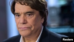 L'homme d'affaire Bernard Tapie quelques minutes avant de passer devant France 2 à Paris, le 1er juillet 2013.