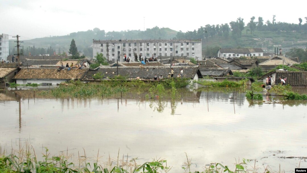 Puluhan ribu rumah dan bangunan lain termasuk sekolah-sekolah rusak atau hancur akibat banjir di Korea Utara (foto: dok).