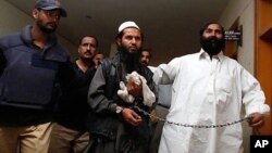 Pakistan menegaskan bahwa pemimpin Taliban, Mullah Baradar (tengah) sudah dibebaskan (foto: dok). 