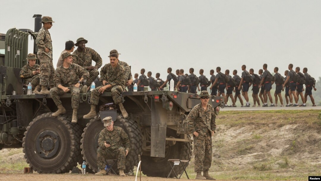 Pasukan AS dan Filipina mengadakan latihan militer bersama di kota pesisir San Antonio, provinsi Zambales, Rabu (26/4). 
