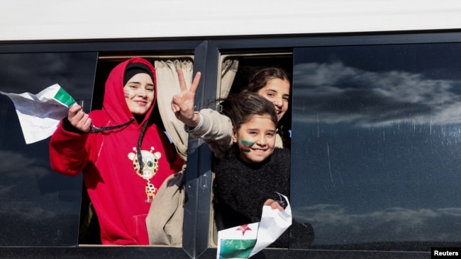 En fotos: Sirios celebran el derrocamiento del presidente Assad