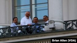 Iranian Foreign Minister Mohammad Javad Zarif and his team meet on a balcony of the Palais Coburg, where nuclear talks are taking place in Vienna, Austria, July 11, 2015.