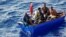 Un grupo de balseros cubanos rescatados por guardacostas de EE.UU. en el estrecho de la Florida.