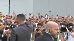 Fan Juventus hân hoan chào đón Ronaldo