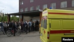 Спонтанный пикет у здания Омской больницы, куда Алексей Навльный попал после отравления. 21 августа, 2020. 