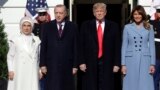 پرزیدنت دونالد ترامپ و بانوی اول آمریکا در کاخ سفید از رجب طیب اردوغان و همسرش امینه استقبال کردند.