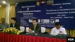 Tek Vannara, (2nd from the right) executive director of the NGO Forum on Cambodia and Soeung Saroeun, (2nd from the left) executive director of Cooperation Committee for Cambodia (CCC), and two community representatives made presentations expressing their disappointment on the draft law on association and non-governmental organizations. The presentations were made at a seminar on consultation of this draft law. The seminar was held at Phnom Penh's Cambodiana Hotel on July 07 2015. (Hul Reaksmey/VOA Khmer)