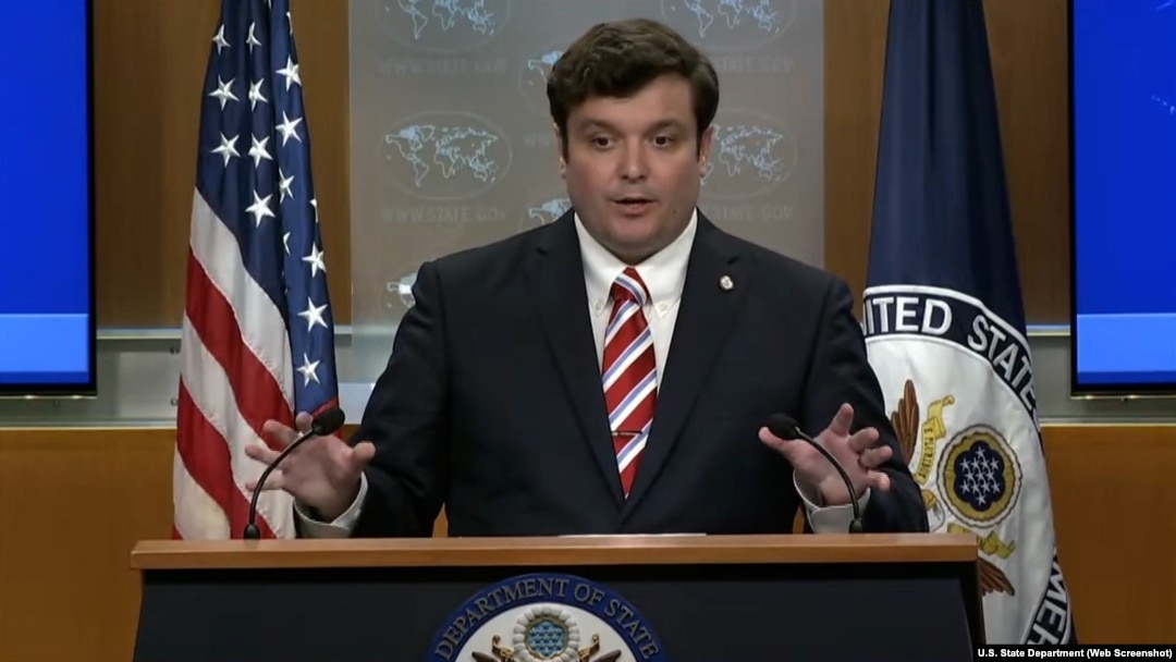 美国国务院首席副发言人汤米·皮戈特(Tommy Pigott)在记者会上回答记者提问。(2025年6月6日)
