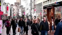 Հոլանդացիները լցվել են խանութներ նախքան սուրբծննդյան սահմանափակումները