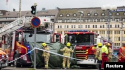 Rescue personnel cordon the area where several people were stabbed, at Turku Market Square, Finland. Aug. 18, 2017. 