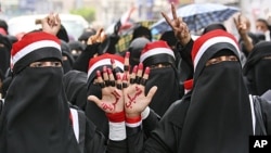 Female anti-government protesters, chant slogans during a demonstration demanding the resignation of Yemeni President Ali Abdullah Saleh, in Taiz, June 14, 2011