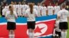 2012年7月25日朝鲜女子足球队伦敦夏季奥运会开始前唱国歌