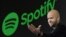 Daniel Ek, PDG du service de streaming musical suédois Spotify lors d'une conférence de presse à Tokyo le 29 septembre 2016.