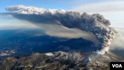 El volcán, de 1.421 metros de altura, se encuentra en la sureña isla de Kyushu.