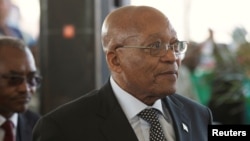 Le président sud-africain Jacob Zuma arrive à une cérémonie, en Afrique du Sud, le 6 août 2017.