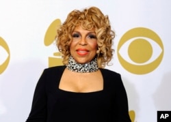 FILE - Roberta Flack appears backstage at the Grammy Awards in Los Angeles, Jan. 31. 2010.