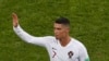 Cristiano Ronaldo quitte le terrain après que son équipe ait été éliminée lors de la Coupe du monde 2018 au stade Fisht de Sotchi, Russie, le 30 juin 2018.