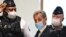 Mokonzi ya kala ya France Nicolas Sarkozy (C) akomi na tribunal na bosambisami bwa ye, Paris, France, 1er mars 2021.