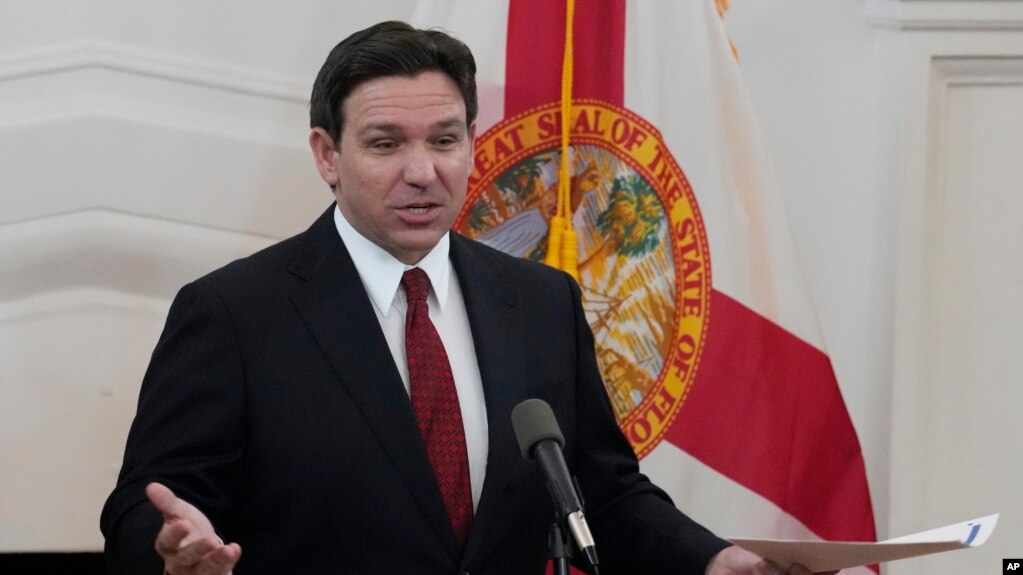 Thống đốc tiểu bang Florida Ron DeSantis ký luật vào đầu năm nay (2024) yêu cầu hội đồng nhà nước giám sát hệ thống hưu trí phải xây dựng kế hoạch trước ngày 1 tháng 9 để thoái vốn khỏi các công ty thuộc sở hữu của Trung Quốc.