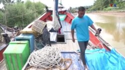 Ինդոնեզացի ձկնորսը նավով այցելել է փախստականներին, տեսել, թե ինչ անօգնական իրավիճակում են նրանք