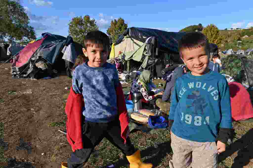 Shimoliy Bosniya chegarasida 300 ga yaqin muhojir to&#39;plangan. Aksariyati Afg&#39;onistondan. Bosniya va Gersegovina.