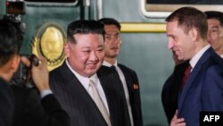 Лідер Північної Кореї Кім Чен Ин під час прибуття на залізничну станцію Хасан у Приморському краї Росії, 12 вересня 2023 р.