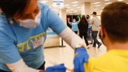 Nursing student Erika Lohr vaccinates a patient as California opens up vaccine eligibility to any residents 16 years and older during the outbreak of coronavirus disease, in Chula Vista, California, April 15, 2021. (Reuters)