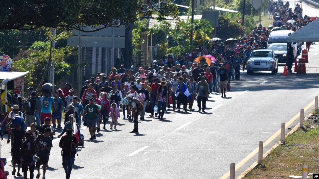 Caravana de migrantes atraviesa M xico entre dificultades y pocas