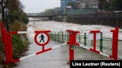 Daerah yang terendam banjir di Sungai Wien setelah hujan lebat di Wina, Austria, 15 September 2024. (Foto: REUTERS/Lisa Leutner)