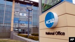 Kantor NCAA di Indianapolis, 12 Maret 2020. (Foto AP / Michael Conroy, File). Dewan Direksi NCAA mencabut pembatasan kompensasi atas penggunaan nama dan citra Anda untuk atlet, Rabu, 30 Juni 2021.
