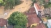 Una vista aérea de un área afectada por fuertes lluvias en el Bosque Atlántico, estado de Sao Paulo, Brasil, el 19 de febrero de 2023, en esta captura de pantalla obtenida de un video de las redes sociales.