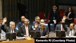 Wakil Menteri Luar Negeri A.M. Fachir menyampaikan komitmen Indonesia untuk mengadopsi resolusi untuk mencegah pendanaan terorisme, dalam sidang debat terbuka Dewan Keamanan PBB di NYC, Kamis (28/3) (courtesy: Kementrian Luar Negeri RI)