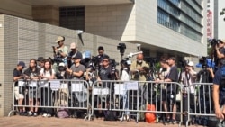香港法院对香港支联会三位主要成员“煽动颠覆国家政权罪”宣布量刑裁决，法院外大批媒体记者集结。（2026年9月11日）
