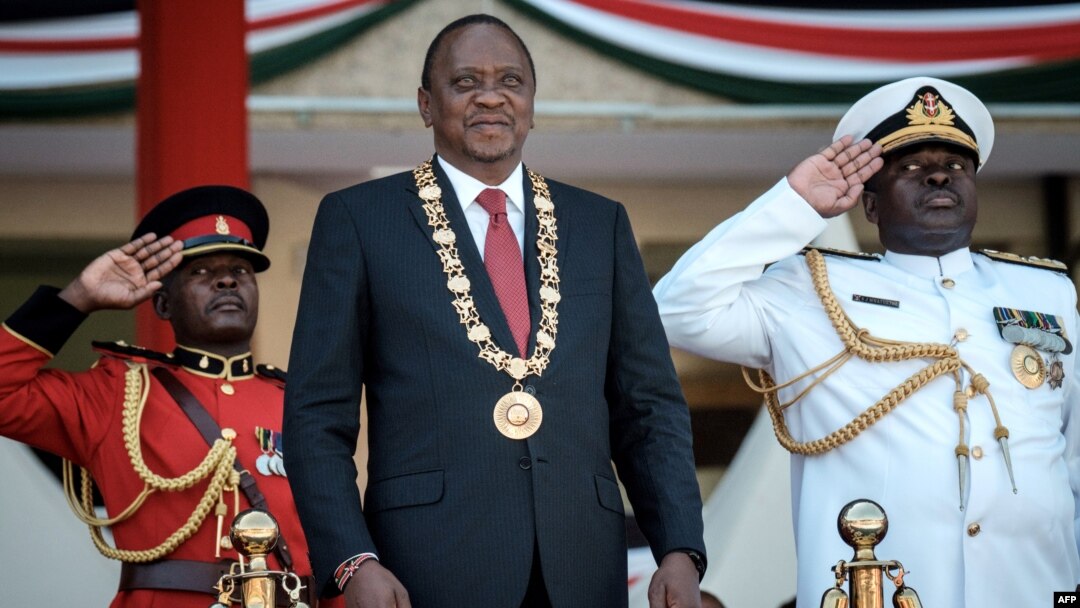 Presiden Kenya Uhuru Kenyatta (tengah) dalam acara parade HUT Kemerdekaan di Nairobi, Kenya (foto: dok). 