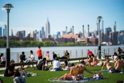 Los neoyorquinos han comenzado a volver a los parques después de semanas de confinamiento.