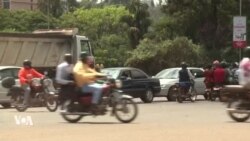 COVID-19: en Ouganda, des boucliers pour les motos taxis
