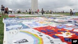 Manta de retalhos de solidariedade com as vítimas da SIDA