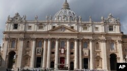 El papa Francisco celebra una misa por el Día del Migrante y el Refugiado en la Plaza de San Pedro, en el Vaticano, el domingo 29 de septiembre de 2019. (AP Foto/Andrew Medichini)